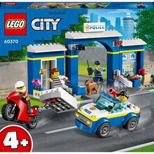 Конструктор LEGO City Преследование на полицейском участке 172 деталей (60370)