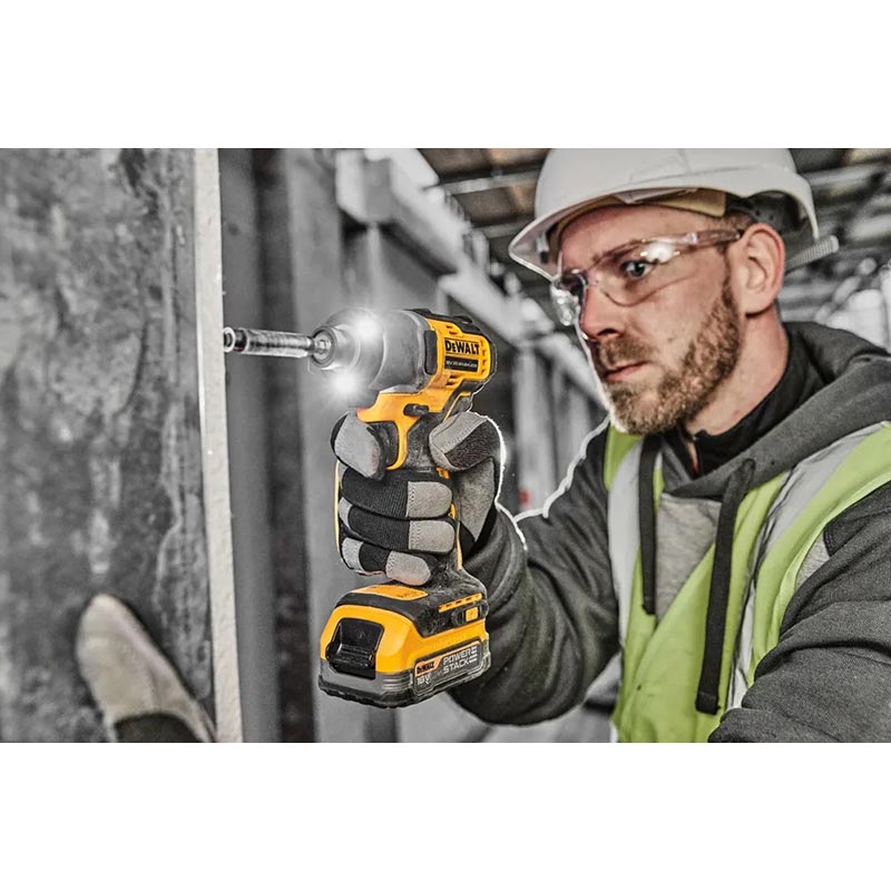 Шуруповерт DeWALT DCF840N Тип питания аккумулятор