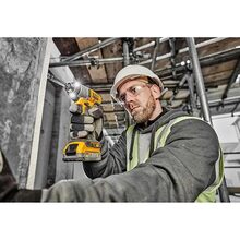 Шуруповерт DEWALT DCF840NT