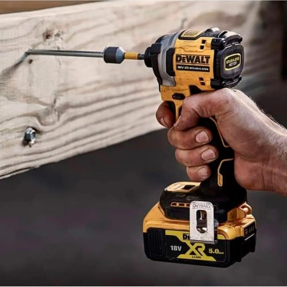 Шуруповерт DEWALT DCF850N Напруга акумулятора 18