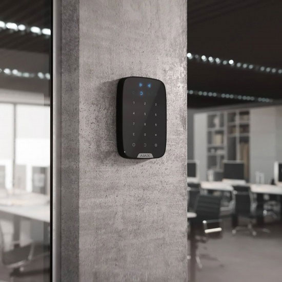 Беспроводная сенсорная клавиатура AJAX Keypad Plus Black (000023069) Дальность связи с централью 1700