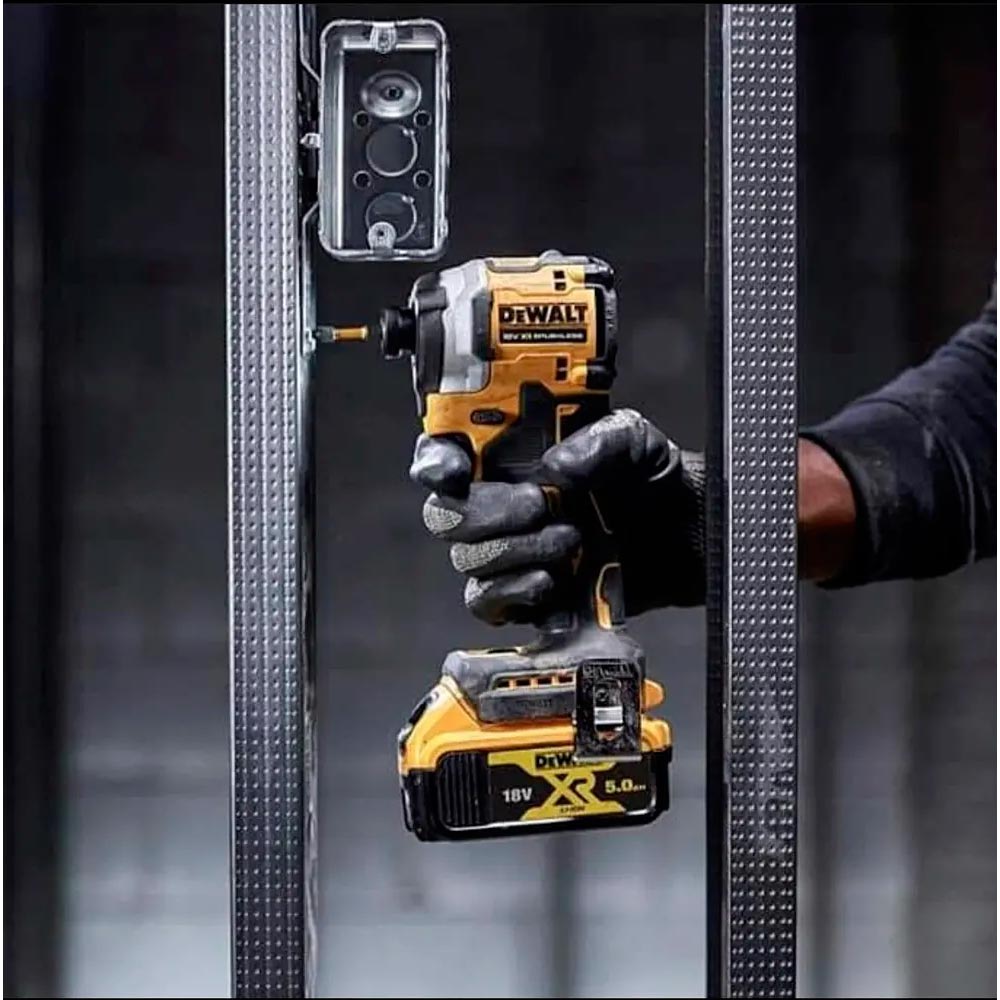 Внешний вид Шуруповерт DEWALT DCF850N