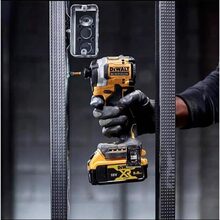 Шуруповерт DEWALT DCF850N