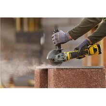 Кутова шліфувальна машина STANLEY FATMAX Li-Ion 18В (SFMCG700B)