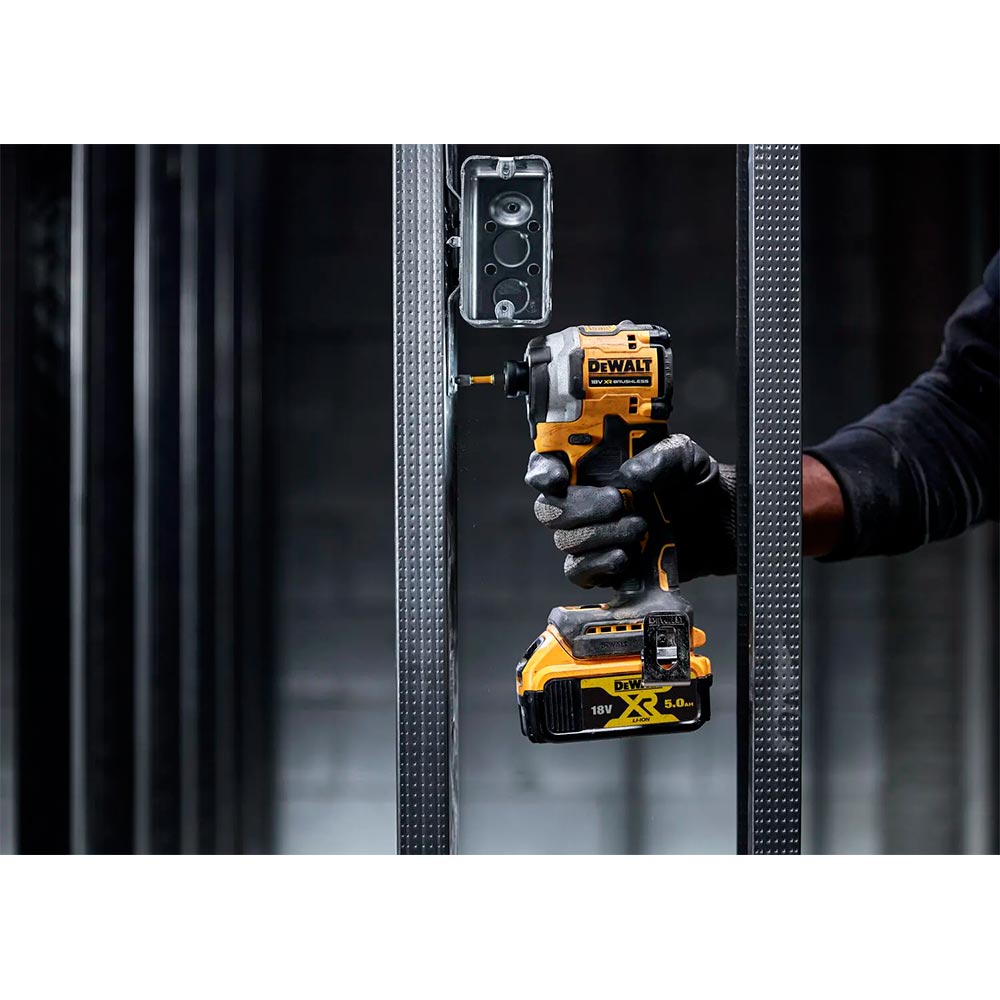 Фото Шуруповерт DEWALT DCF850P2T