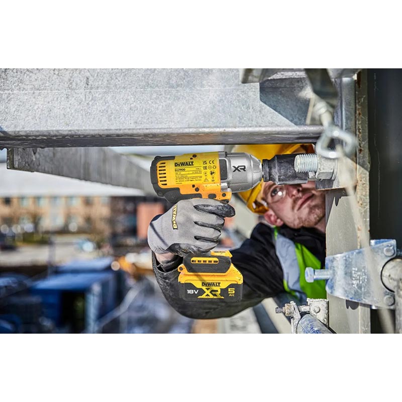 Фото Гайковерт DEWALT DCF900NT