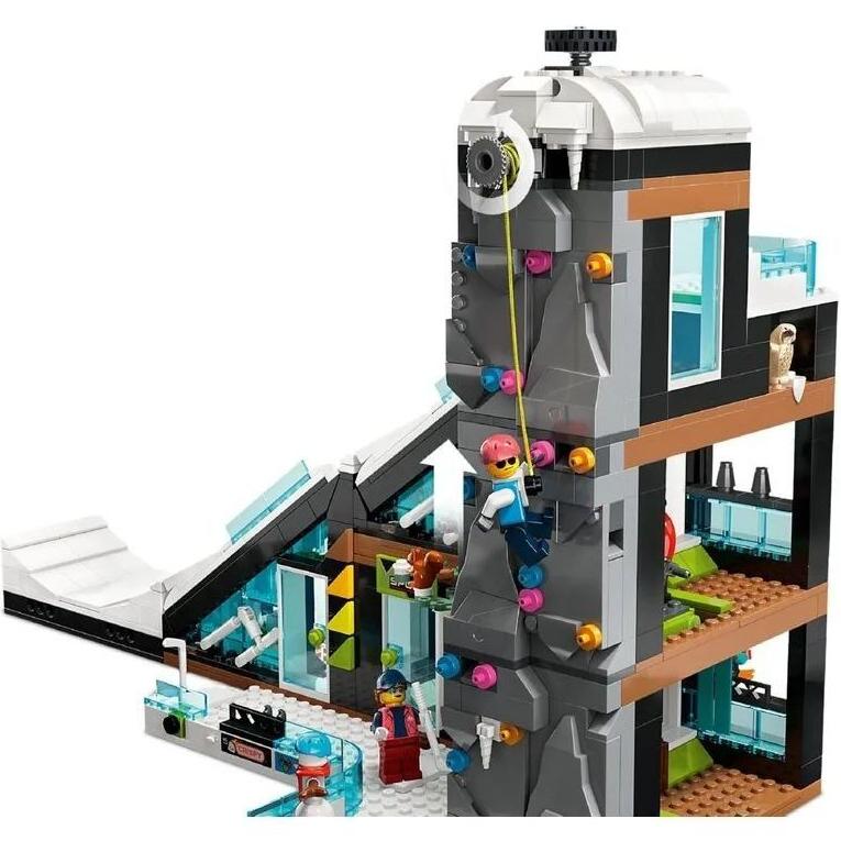 Конструктор LEGO City Горнолыжный и скалолазный центр 1045 деталей (60366) Тематика тематический