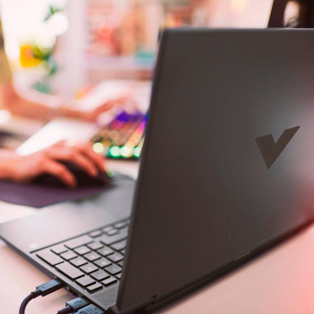 Изображение Ноутбук HP Victus 15-fb0012ua Mica Silver (6G6X2EA)