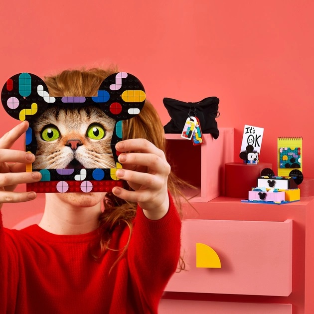Конструктор LEGO DOTS Коробка Снова в школу с Микки и Минни Маусами 669 деталей (41964) Тематика герои фильмов и мультфильмов