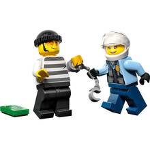 Конструктор LEGO City Переслідування автомобіля на поліцейському мотоциклі (60392)