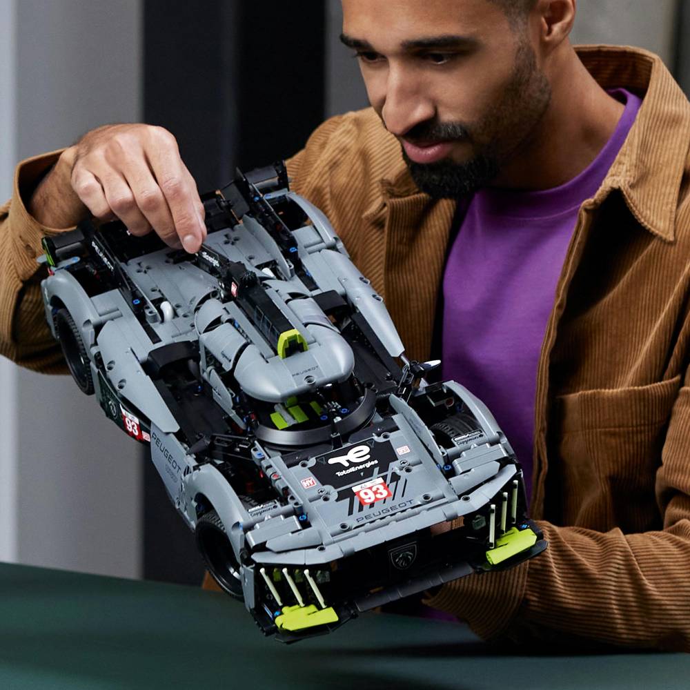 Конструктор LEGO Technic PEUGEOT 9X8 24H Le Mans Hybrid 1775 деталей (42156) Тематика транспорт