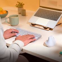 Миша Logitech Lift для Mac Vertical Ergonomic Mouse Off White (910-006477)