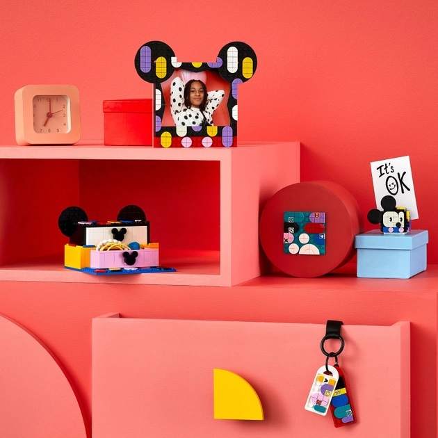 Внешний вид Конструктор LEGO DOTS Коробка Снова в школу с Микки и Минни Маусами 669 деталей (41964)