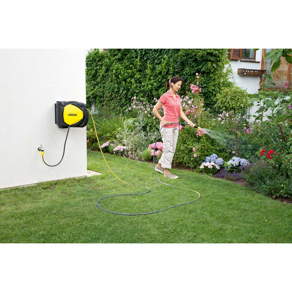 Катушка KARCHER CR7.220 (2.645-218.0) Дополнительно с высококачественным шлангом 1/2", без содержания фталатов (; 0,1 %) длиной 20 м (плюс 2 м); распылитель; 1 коннектор; 1 коннектор с аквастопом; адаптер к крану G3/4 и переходник G1/2; удобное хранение аксессуаров