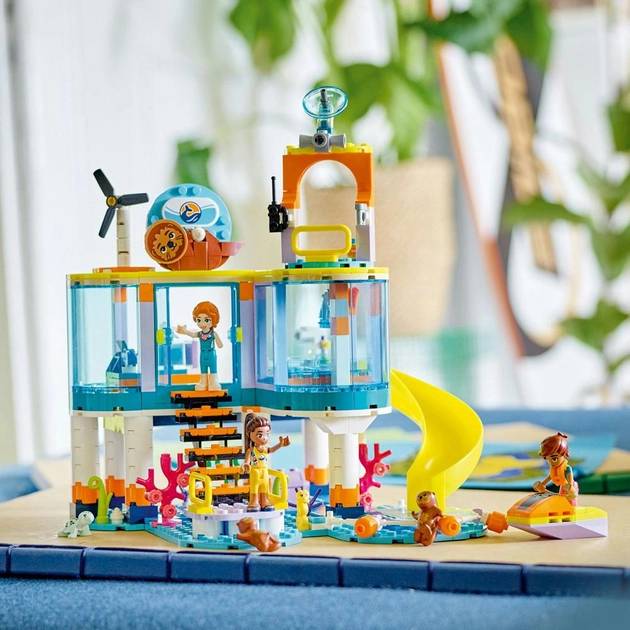 Зовнішній вигляд Конструктор LEGO Friends Морський рятувальний центр 376 деталей (41736)