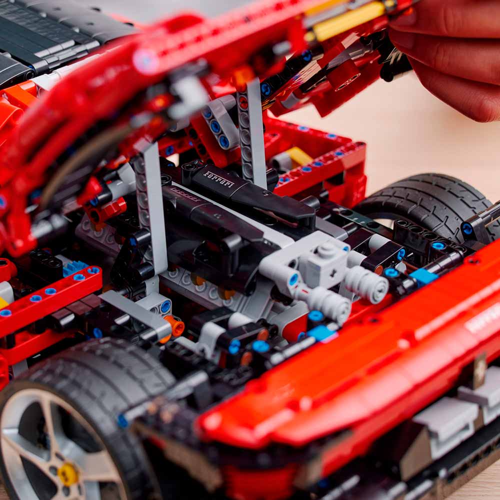 Внешний вид Конструктор LEGO Technic Ferrari Daytona SP3 (42143)