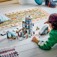 Конструктор LEGO City Горнолыжный и скалолазный центр 1045 деталей (60366)