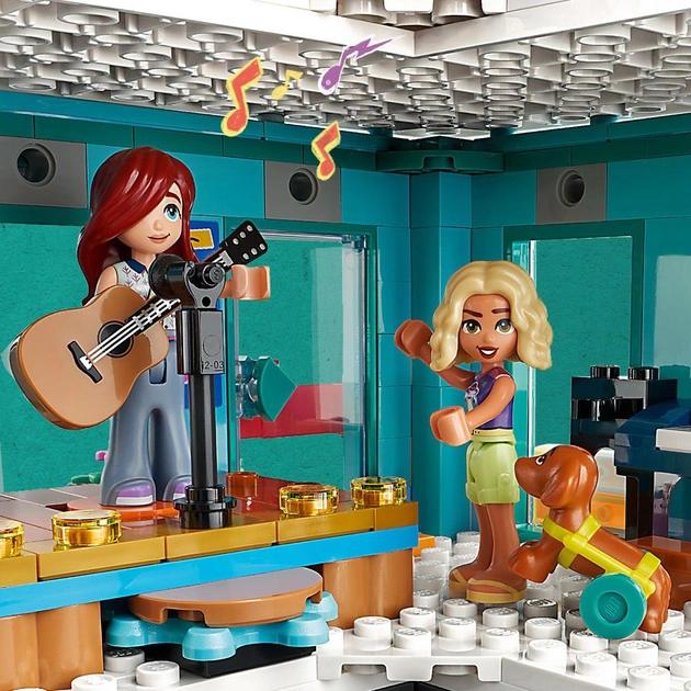 Внешний вид Конструктор LEGO Friends Хартлейк-Сити. Общественный центр 1513 деталей (41748)