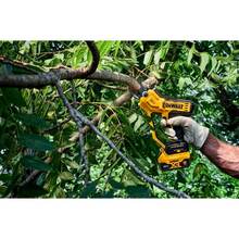 Секатор акумуляторний DEWALT 18В XR Li-lon (DCMPP568P1)