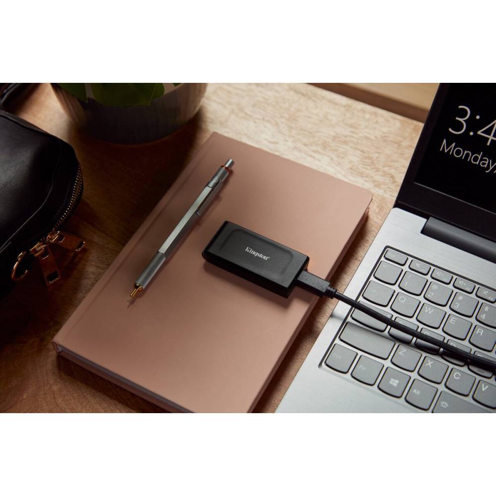 Зовнішній вигляд Зовнішній накопичувач SSD KINGSTON XS1000 1TB USB 3.2 Type-C Black (SXS1000/1000G)