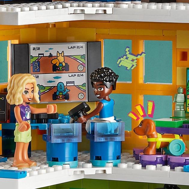 Фото Конструктор LEGO Friends Хартлейк-Сити. Общественный центр 1513 деталей (41748)