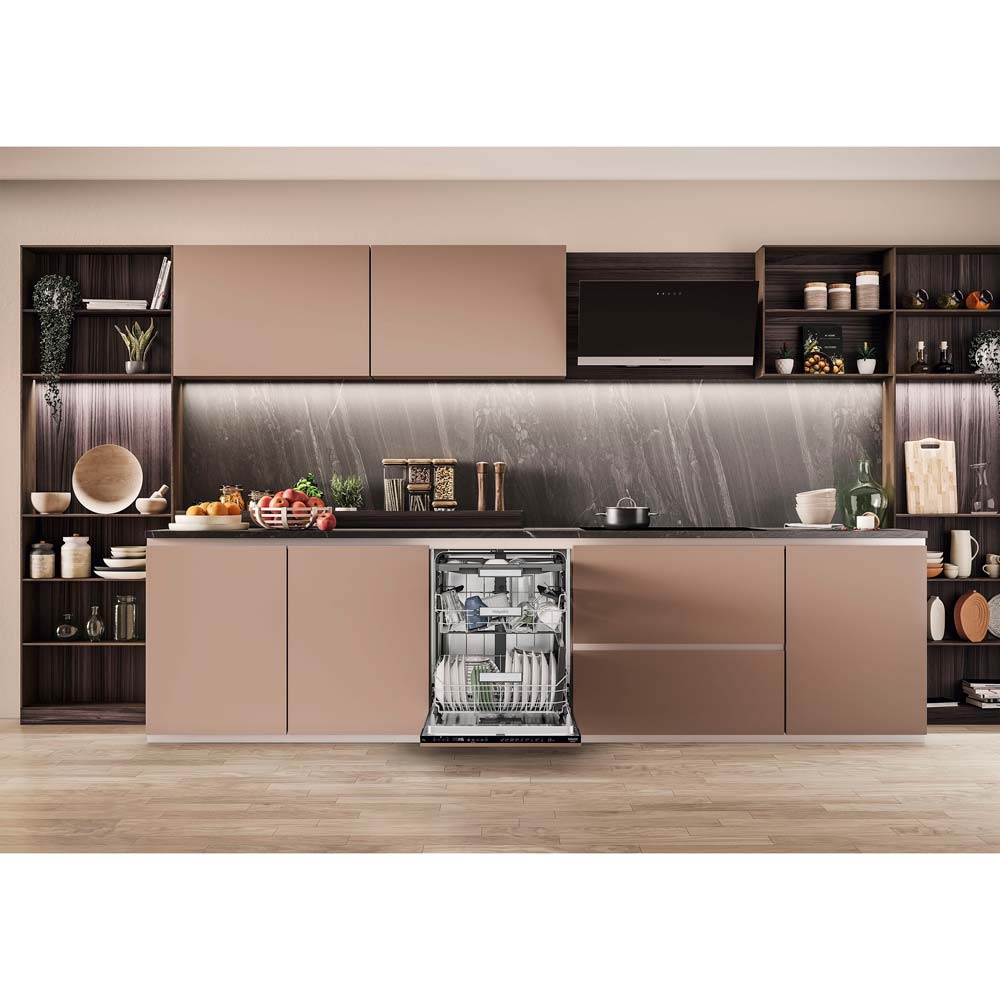 Фото Вбудована посудомийна машина HOTPOINT ARISTON HM7 42 L