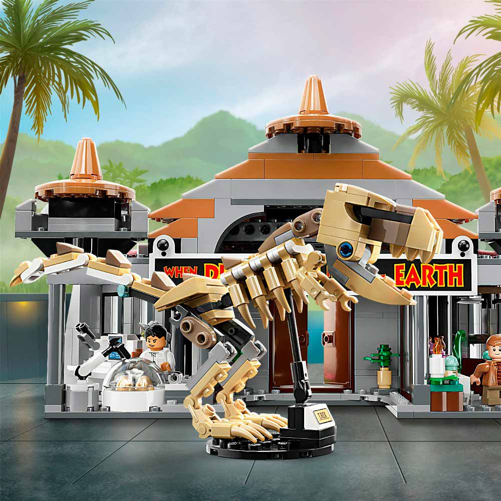 Фото Конструктор LEGO Jurassic World Центр відвідувачів: Атака тиранозавра та раптора 693 деталі (76961)