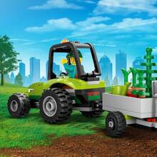 Конструктор LEGO City Трактор в парке (60390)