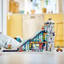 Конструктор LEGO City Горнолыжный и скалолазный центр 1045 деталей (60366)
