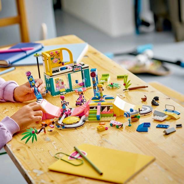 Изображение Конструктор LEGO Friends Скейт-парк 431 деталь (41751)