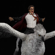 Фигурка IRON STUDIOS HARRY POTTER Harry Potter and Buckbeak (WBHPM41021-10)