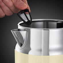 Электрочайник RUSSELL HOBBS 21672-70 Retro Cream