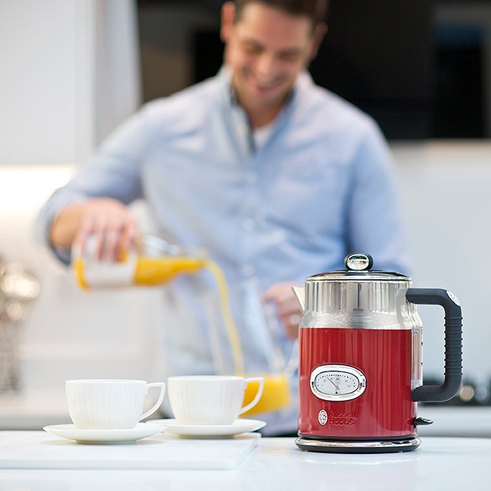 Электрочайник RUSSELL HOBBS 21670-70 Retro Red Материал корпуса нержавеющая сталь
