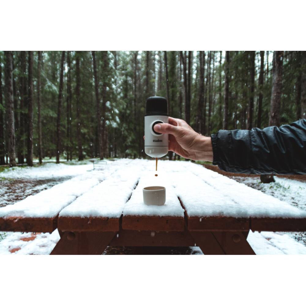 Портативная кофеварка WACACO Nanopresso с чехлом White (WNANOWH) Давление 18