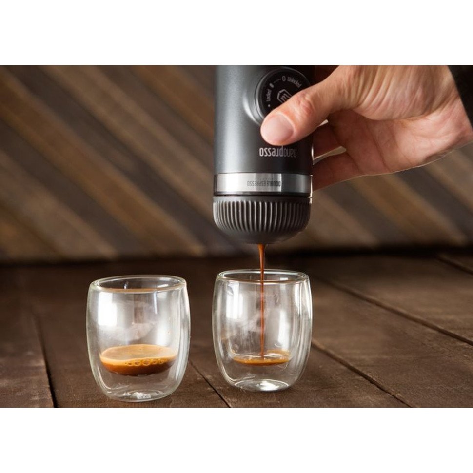 В Фокстрот Портативная кофеварка WACACO Nanopresso Gray с чехлом (WNANOGRcase)