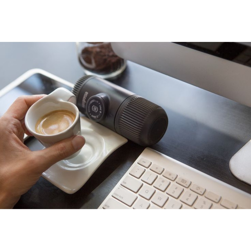 В Украине Портативная кофеварка WACACO Nanopresso Gray с чехлом (WNANOGRcase)