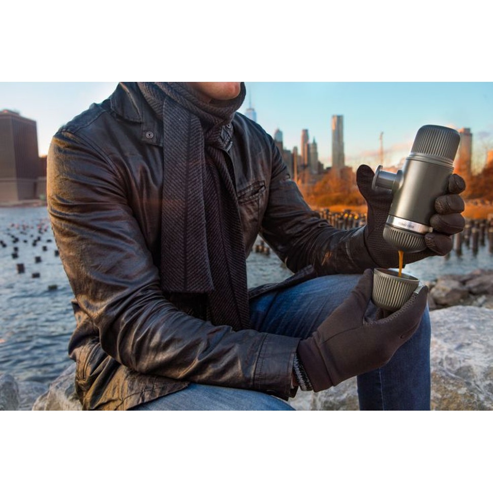 Изображение Портативная кофеварка WACACO Nanopresso Gray с чехлом (WNANOGRcase)