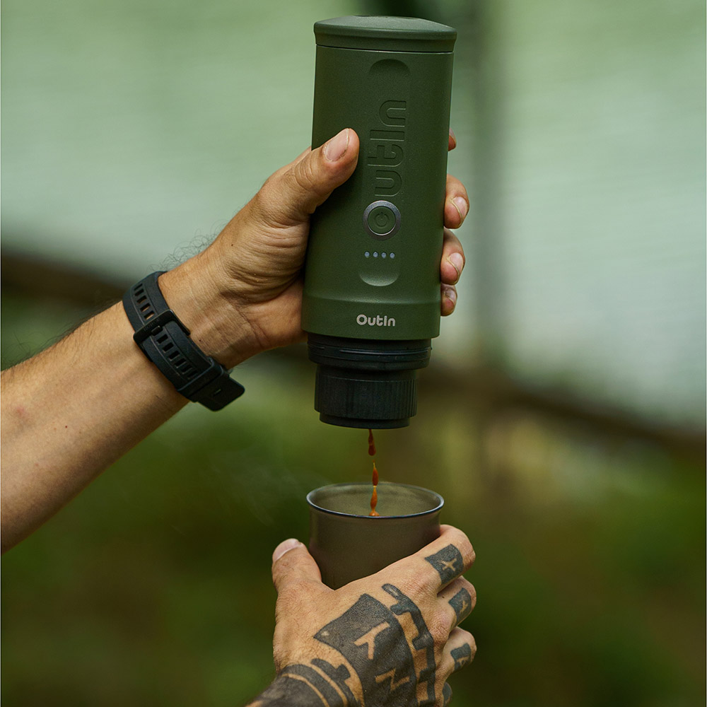 У Фокстрот Портативна кавоварка OUTIN Forest Green (OTEM-01-FG-BAG)