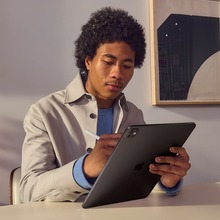 Планшет APPLE iPad Pro 13" 2025 2TB Wi-Fi + Cellular Nano-Texture Glass Space Black (ME8M4TY/A)