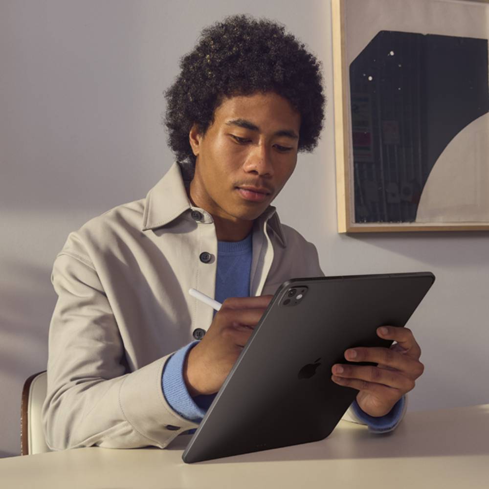 Внешний вид Планшет APPLE iPad Pro 11" 1TB 2025 Wi-Fi with standard glass Silver (MDWQ4TY/A)