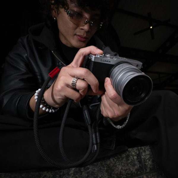 Фото Фотоапарат PANASONIC Lumix DC-S9 Body Silver/Black (DC-S9E-SA)