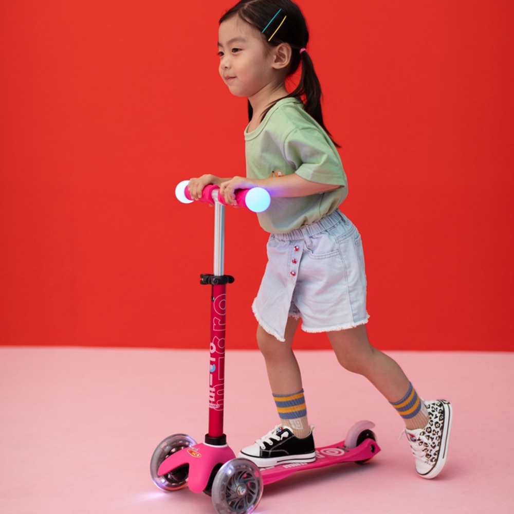 Фото Самокат MICRO Mini Deluxe Magic Pink (MMD130)
