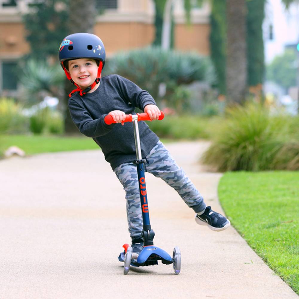 Зображення Самокат MICRO серії Mini Deluxe Foldable LED Blue (MMD196)