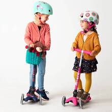 Самокат MICRO серии Mini Deluxe Foldable LED Pink (MMD197)