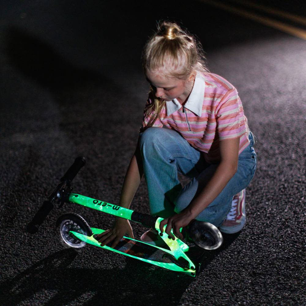 Изображение Самокат MICRO серии Sprite Glow LED Art Collection Космос (SA0299)