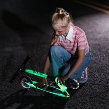 Самокат MICRO серии Sprite Glow LED Art Collection Космос (SA0299)