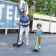 Самокат MICRO серии Maxi Deluxe Neon LED Green Parrot (MMD232)