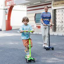 Самокат MICRO серии Maxi Deluxe Neon LED Green Parrot (MMD232)