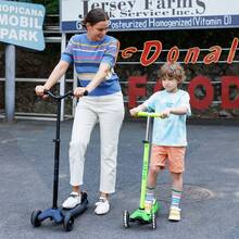 Самокат MICRO серии Maxi Deluxe Neon LED Green Parrot (MMD232)