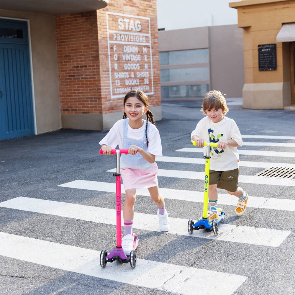 Покупка Самокат MICRO серії Maxi Deluxe Neon LED Ultra Pink (MMD233)